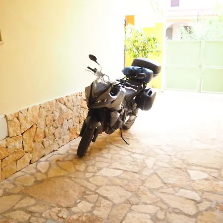 Luigi Apartments&rooms Guest house
