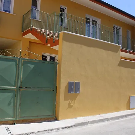 Luigi Apartments&rooms Guest house